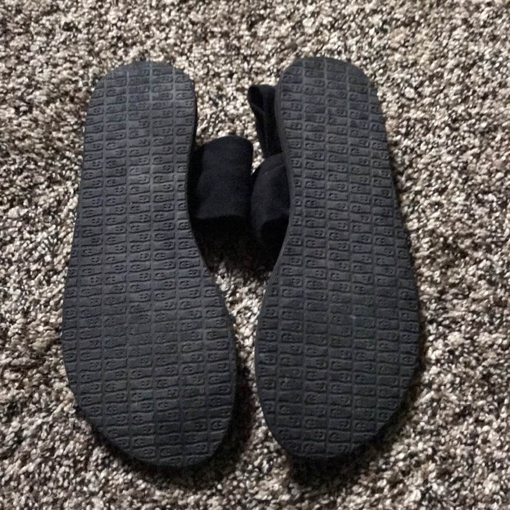 Sanuks - Picture 2 of 2
